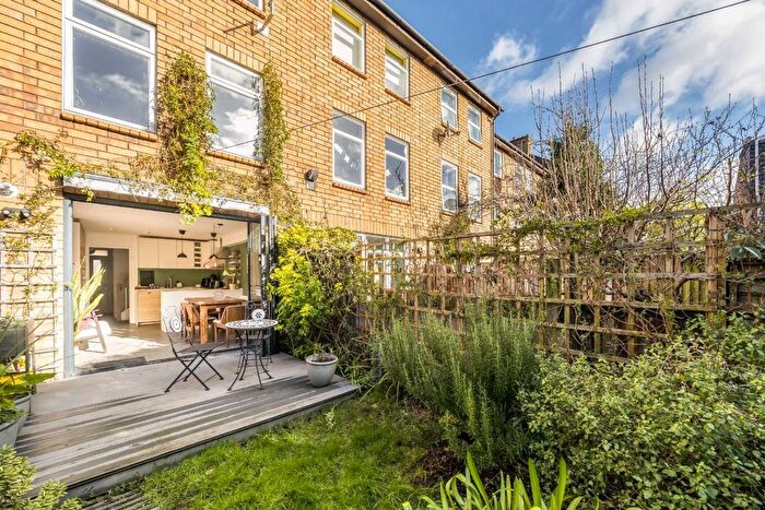 3 Bedroom Property For Sale In Sandringham Road, Hackney, E8