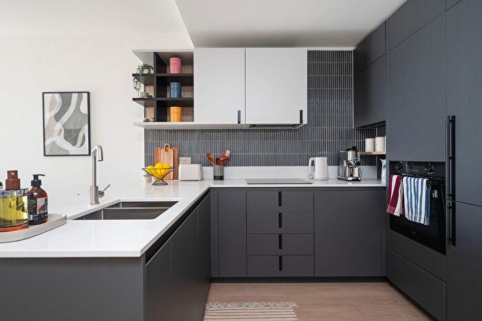 2 Bedroom Flat To Rent In Heart Of Hale, Tottenham, London, N17