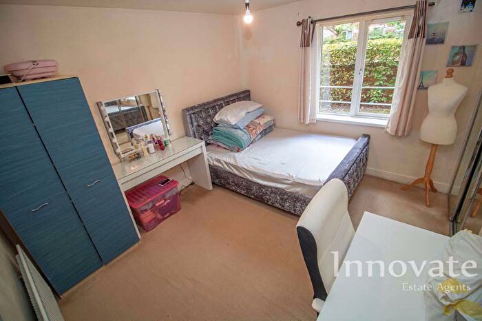 2 Bedroom Flat For Sale In The Moorings, Birmingham, B18