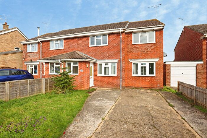 4 Bedroom Semi Detached House For Sale In Pinckneys Way, Durrington, Salisbury, SP4