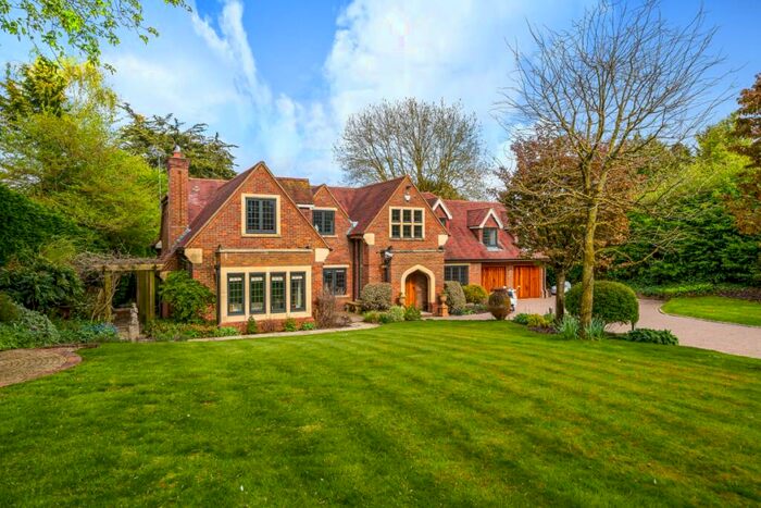 5 Bedroom Detached House To Rent In Kings Lane Cookhams, SL6