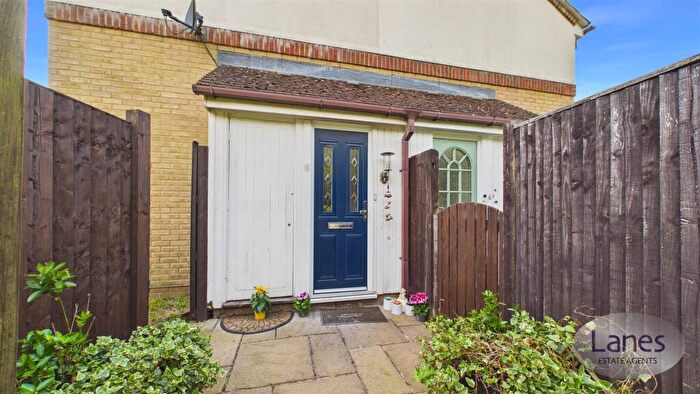 1 Bedroom Terraced House For Sale In Thomas Rochford Way, Cheshunt, Waltham Cross, EN8