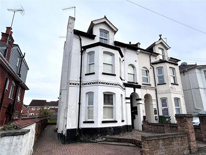 1 Bedroom Flat For Sale In St. Michaels Road, Aldershot, Hampshire, GU12