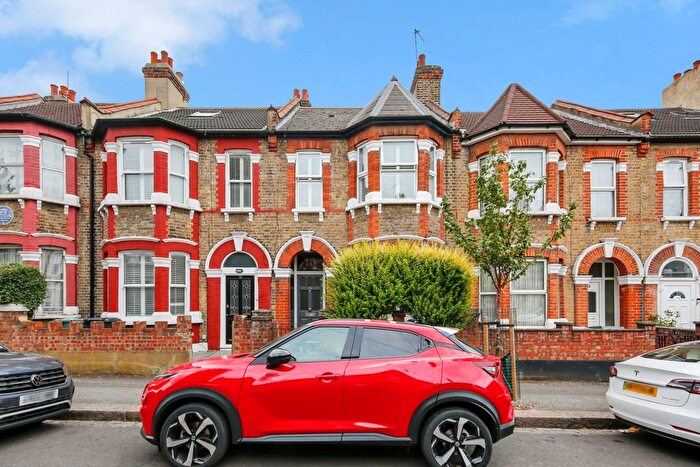 2 Bedroom Property For Sale In Wesley Road, London, E10