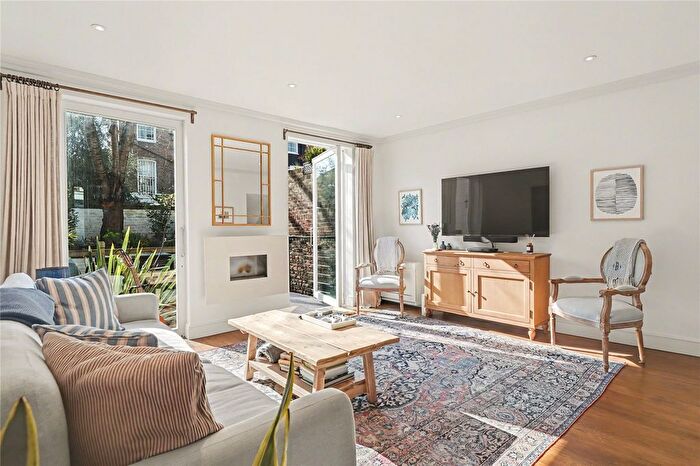 2 Bedroom Maisonette For Sale In Offord Road, Barnsbury, London, N1