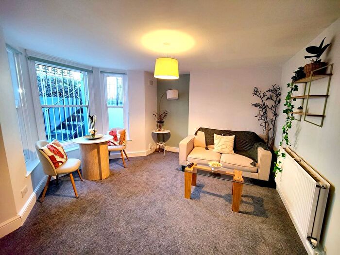 1 Bedroom Flat To Rent In Chesterton Road, London, W10