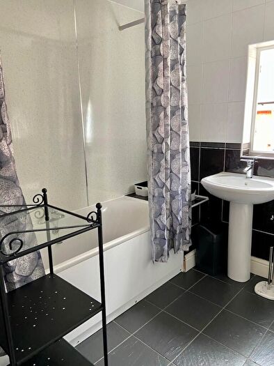 6 Bedroom Semi-Detached House To Rent In Oak Tree Lane, Birmingham, B29