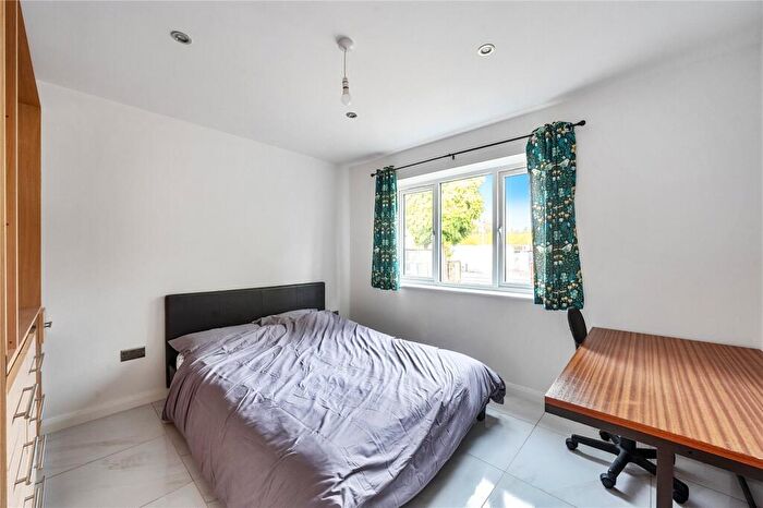 5 Bedroom Detached House To Rent In Aldershot Road, Fleet, Hampshire, GU51