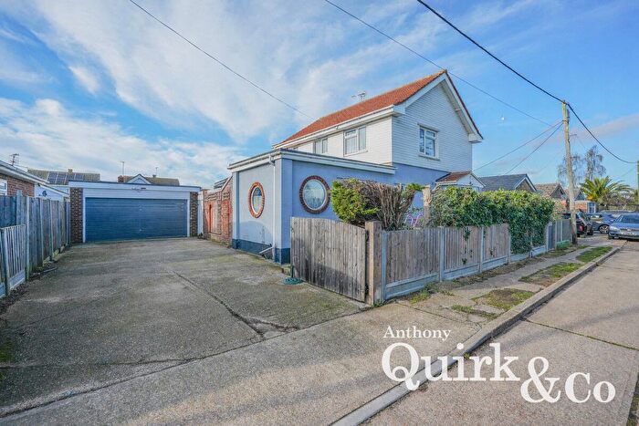 3 Bedroom Detached House For Sale In Westcliff Gardens, Canvey Island, SS8