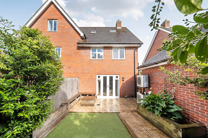 3 Bedroom Semi-Detached House For Sale In Parsons Way, Tongham, GU10
