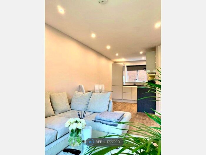 1 Bedroom Flat To Rent In Mariners Walk, Erith, DA8