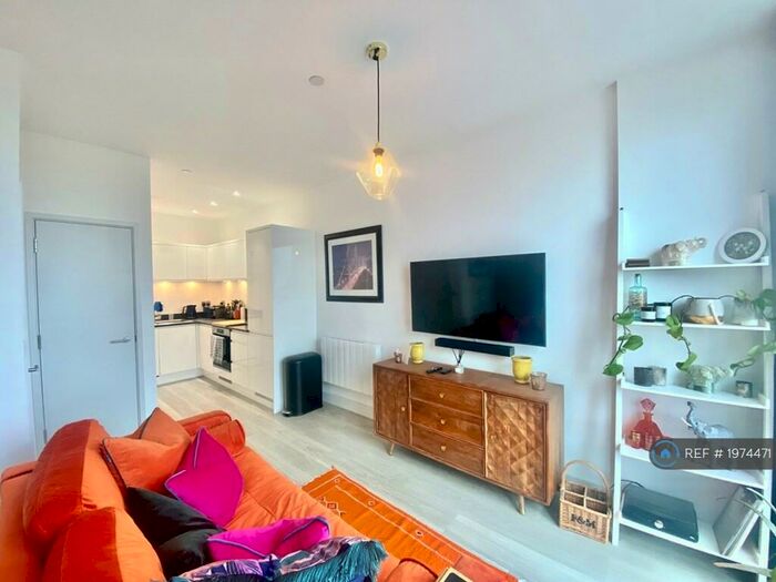 Studio To Rent In The Ring, Bracknell, RG12