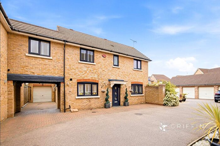 3 Bedroom Link Detached House For Sale In Chester Close, Chafford Hundred, Grays, RM16