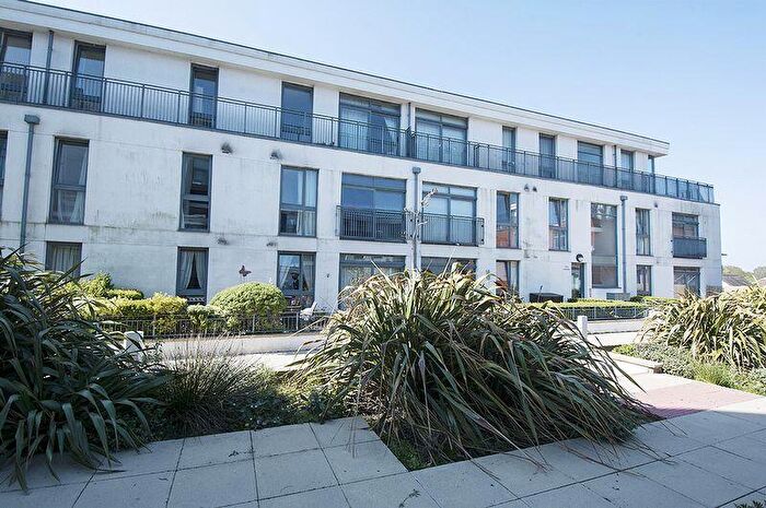 2 Bedroom Flat To Rent In Fox Lane North, Chertsey, KT16