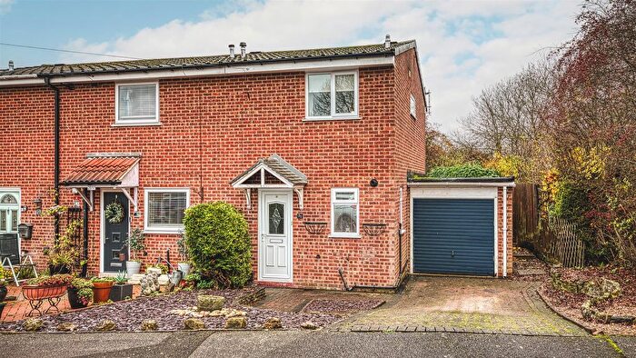 2 Bedroom Town House For Sale In Milton Close, Mickleover, Derby, DE3