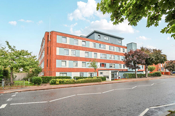 2 Bedroom Apartment For Sale In Queensway, Bletchley, Milton Keynes, MK2