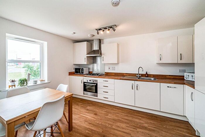 2 Bedroom Flat To Rent In Pondecroft, Aylesbury, HP18