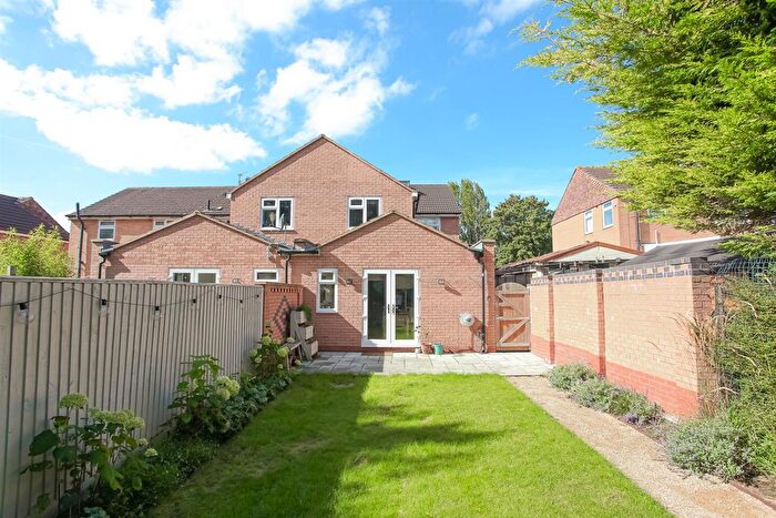 3 Bedroom End Of Terrace House To Rent In Poplar Grove, Kennington, Oxford, OX1