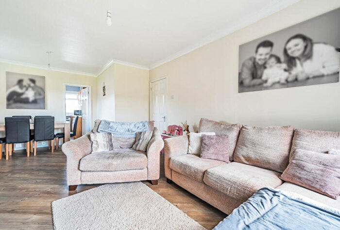 2 Bedroom Apartment For Sale In Chargrove, Yate, Bristol, Gloucestershire, BS37