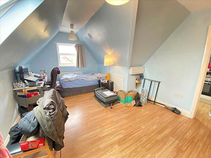 1 Bedroom Flat To Rent In Hamilton Road, Ealing, W5