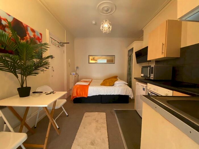 Apartment To Rent In Charlotte Street, Brighton, BN2