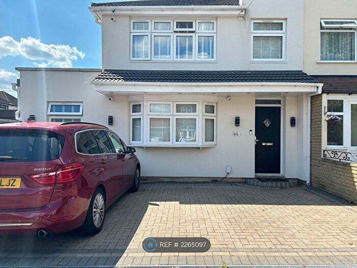 4 Bedroom End Of Terrace House To Rent In Spring Gardens, Hornchurch, RM12