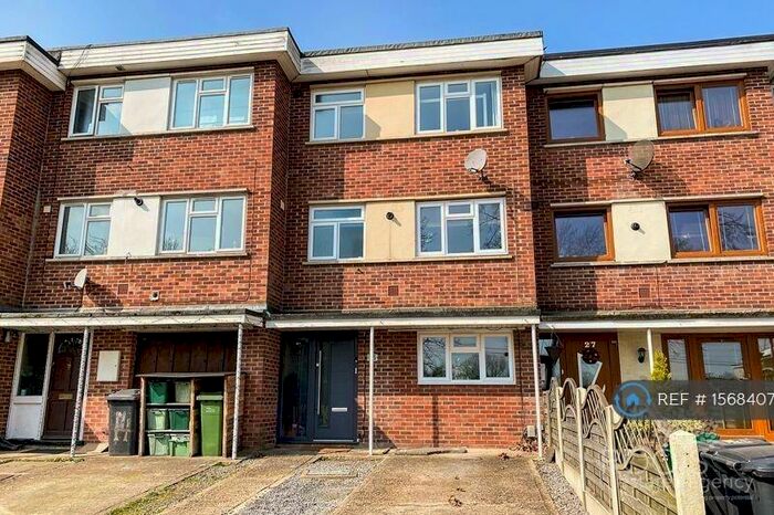 4 Bedroom Terraced House To Rent In Fir Tree Lane, Newbury, RG14