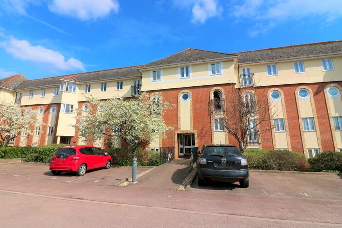 Flat To Rent In Walsingham Close, Hatfield, AL10