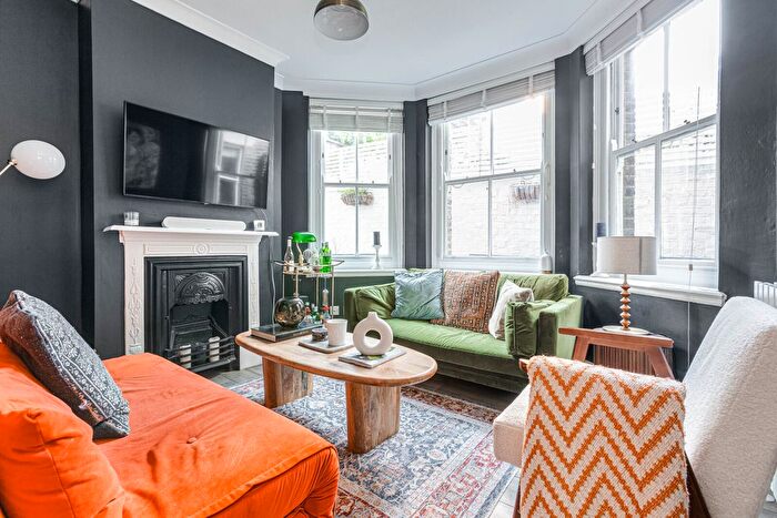 2 Bedroom Flat To Rent In Colehill Gardens, Fulham Palace Road, SW6