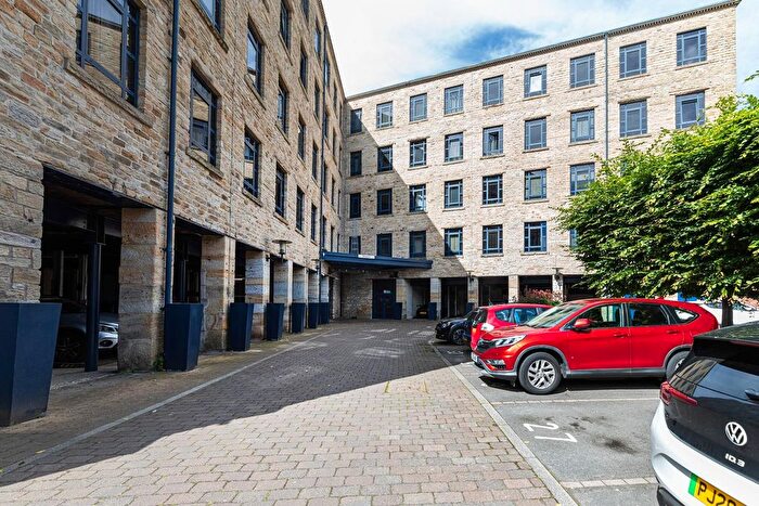 2 Bedroom Flat To Rent In Firth Street, Huddersfield, HD1
