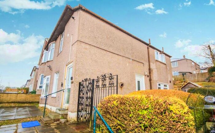 3 Bedroom Flat To Rent In Curtis Avenue, Kings Park, Glasgow, G44
