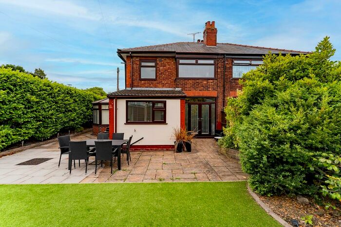3 Bedroom Semi-Detached House For Sale In Victoria Avenue, Widnes, WA8