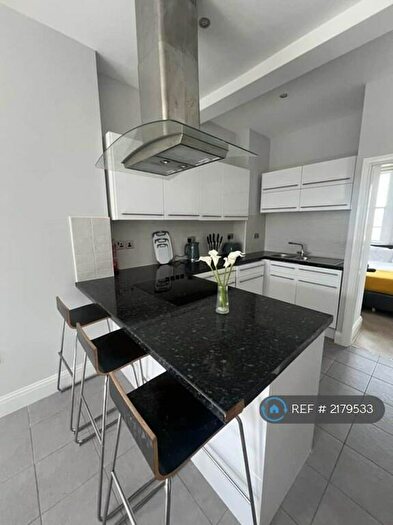 2 Bedroom Flat To Rent In Heath Street, London, NW3