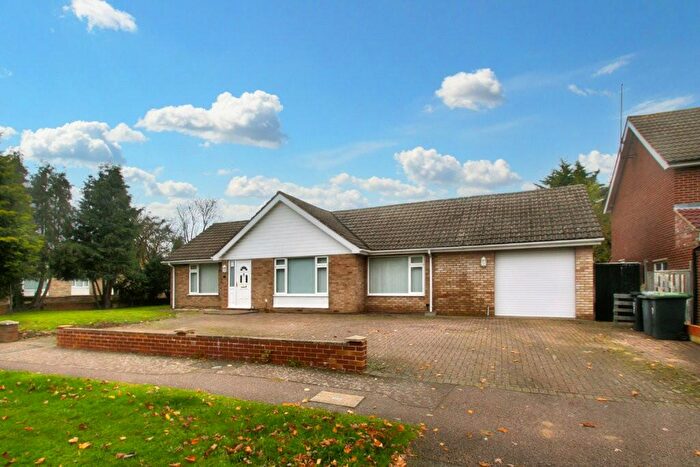 4 Bedroom Semi-Detached Bungalow To Rent In Avon Drive, Bedford, Bedfordshire, MK41