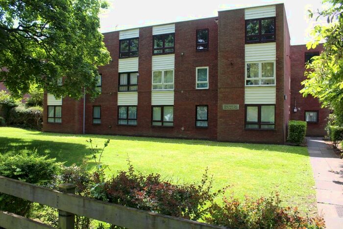 2 Bedroom Ground Flat To Rent In Foxgrove Road, Beckenham, London, BR3