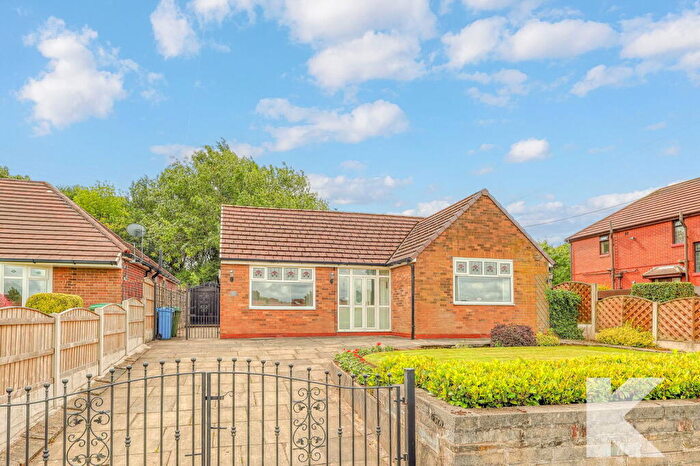 2 Bedroom Detached Bungalow For Sale In Ferney Field Road, Chadderton, Oldham, OL9
