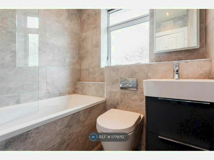 2 Bedroom Flat To Rent In Ashley Terrace, Alloa, FK10