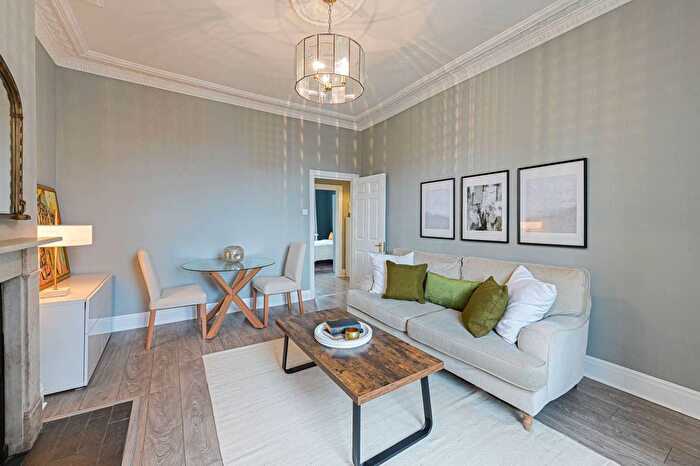 2 Bedroom Flat To Rent In Gloucester Road, South Kensington, London, SW7