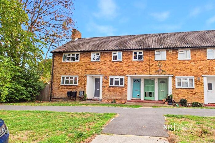 3 Bedroom Maisonette For Sale In Mansfield Road, Chessington, Surrey., KT9