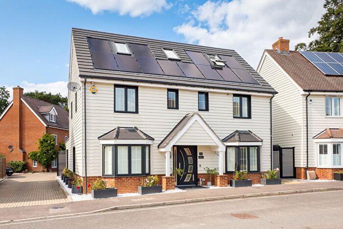 4 Bedroom Detached House To Rent In Metcalfe Avenue, Carshalton, Surrey, SM5
