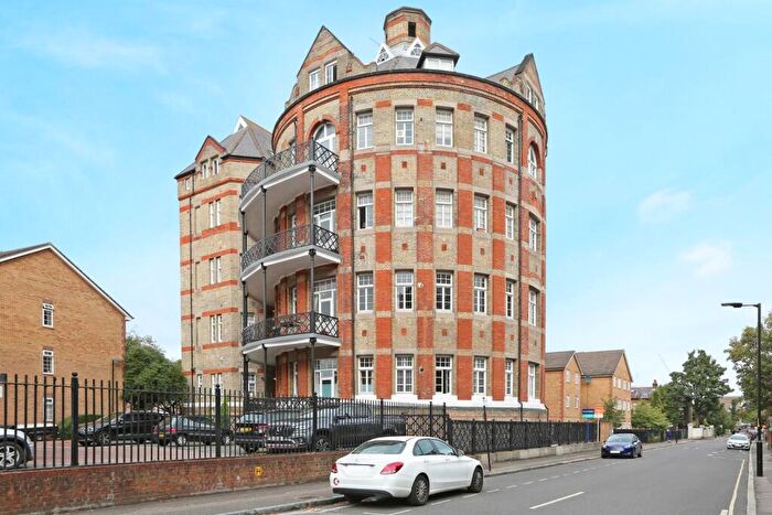 1 Bedroom Apartment To Rent In Gables Close, London, SE5