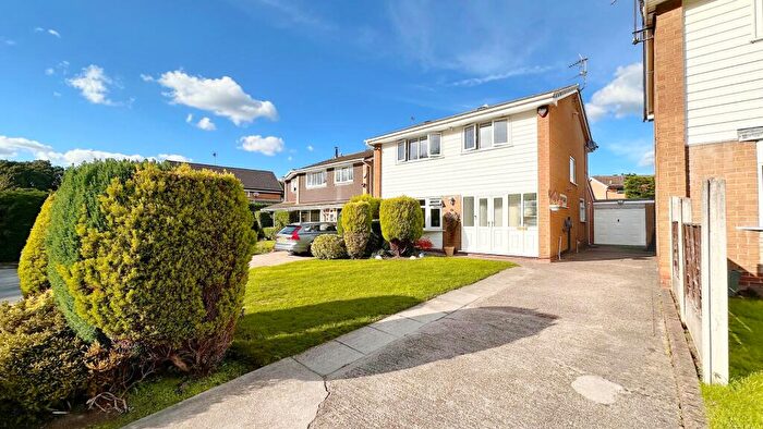 4 Bedroom Detached House For Sale In Knole Avenue, Poynton, SK12