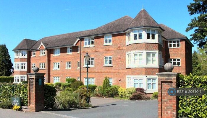2 Bedroom Flat To Rent In St. Johns Hill Road, Woking, GU21