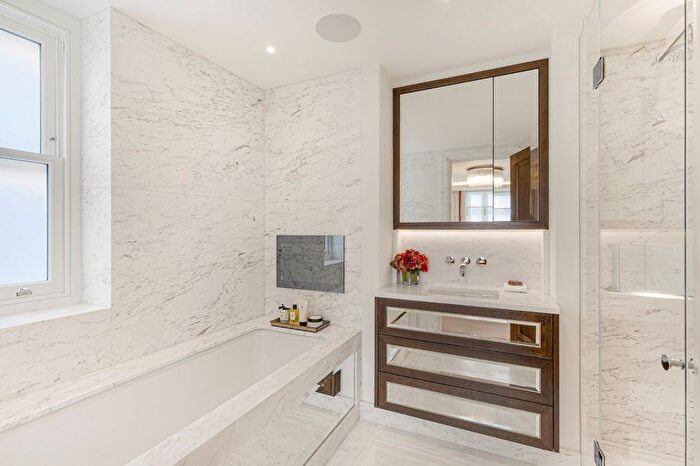 3 Bedroom Flat To Rent In Prince Of Wales Terrace, Kensington, London, United Kingdom, W8