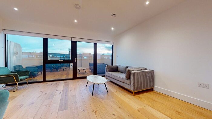 3 Bedroom Flat To Rent In New Horizons Court, Brentford, TW8