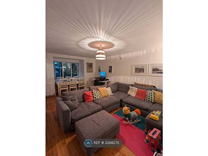 2 Bedroom Flat To Rent In Walerand Road, London, SE13