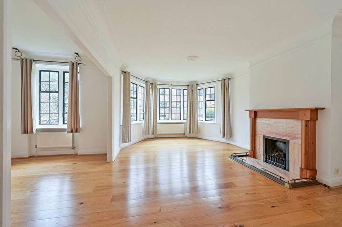 3 Bedroom Flat To Rent In Manor Fields, Putney, London, SW15