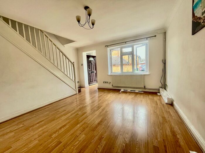 2 Bedroom House To Rent In Thamesmead, SE28