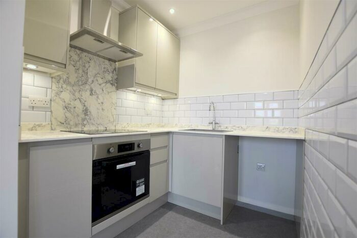 Flat To Rent In Carlton Parade, Orpington, BR6