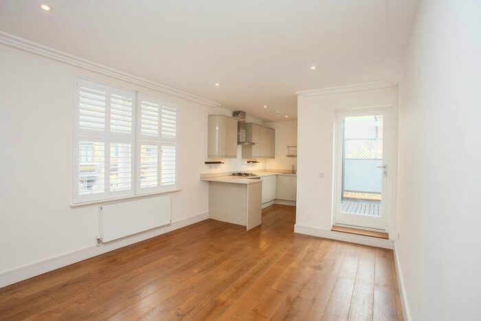 2 Bedroom Flat To Rent In Worple Road, London, SW20